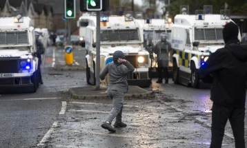 Во немирите во Белфаст повредени 19 полицајци