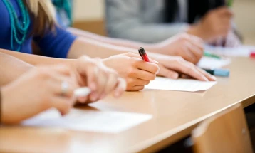 Царовска повика училиштата да ги исполнат обврските од договорот за државната матура