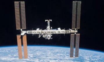 Капсулата „Драгон“ пристигна на Меѓународната вселенска станица