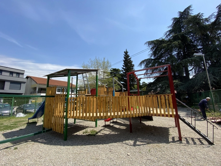 Целосно е реконструирано детското игралиште на улица „Варшавска“ во Тафталиџе 1