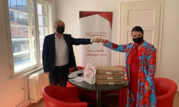 Донација од лаптоп компјутери за социјално-загрозени семејства од Берово