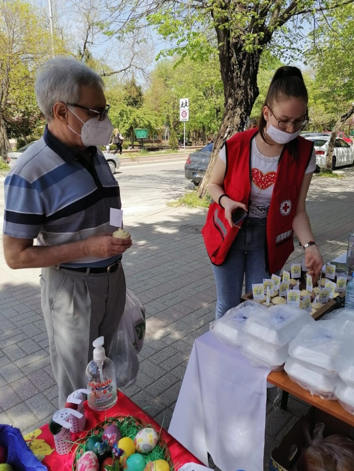 Велешкиот Црвен крст со велигденски хуманитарен штанд 