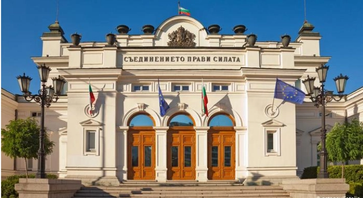 Бугарскиот парламент не ја прифати одлуката за набавка на руската вакцина