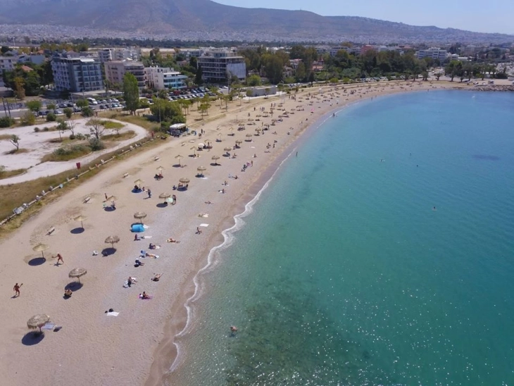 Отворени плажите во Грција