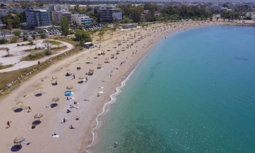 Отворени плажите во Грција