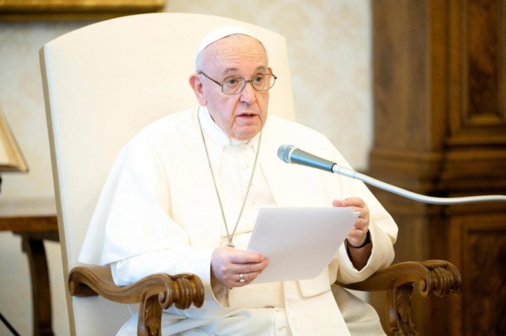 Папата Франциск го поддржа одрекувањето од интелектуална сопственост над вакцините