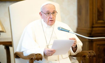 Папата Франциск го поддржа одрекувањето од интелектуална сопственост над вакцините