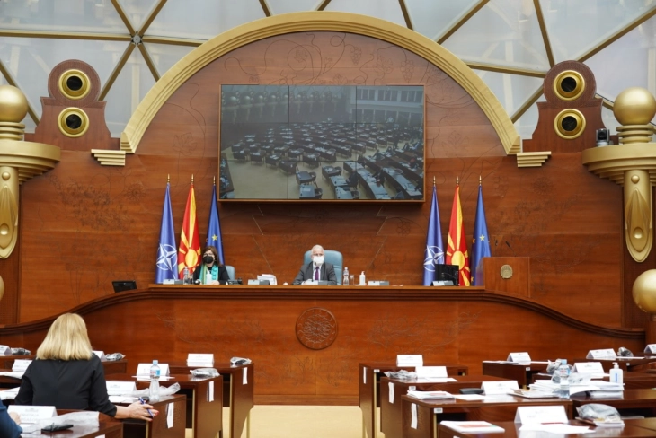 Пратеничката група на ВМРО-ДПМНЕ и Коалицијата поднесоа околу 2.000 амандмани на законот за изменување и дополнување на Законот за служба во Армијата