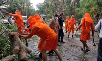 Во Индија евакуирани 150.000 луѓе пред доаѓањето на силен циклон