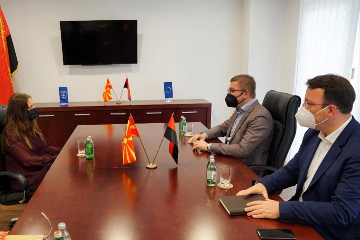 Средба на претседателот на ВМРО-ДПМНЕ Мицкоски со британската амбасадорка Галовеј