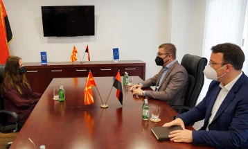 Средба на претседателот на ВМРО-ДПМНЕ Мицкоски со британската амбасадорка Галовеј