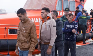 Шпанија врати во Мароко 1.500 мигранти од пристигнатите 6.000 во Сеута
