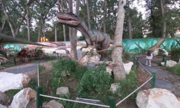 Дино парк со 41 диносаурус отворен во Зоолошката градина во Скопје
