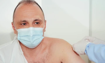 Филипче: Ја примив втората доза од вакцината на кинескиот производител „Синофарм“