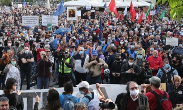 Масовен протест во Љубљана со барање оставка од владата на Јанша