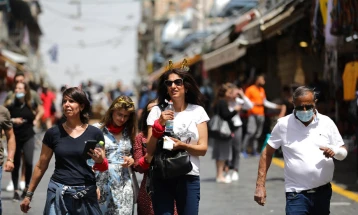 Израел ги укинува речиси сите мерки против коронавирусот