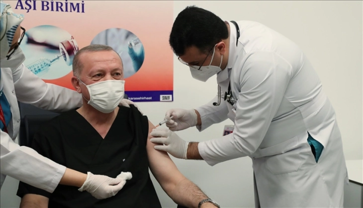 Ердоган примил три дози вакцина против Ковид-19