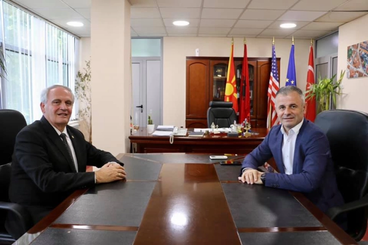 Градоначалникот на општина Чаир оствари средба со поранешниот амбасадор на Косово Дедај