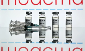 Модерна бара одобрување за вакцинирање тинејџери во ЕУ и Канада