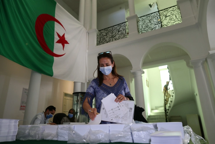 Предвремени парламентарни избори во Алжир