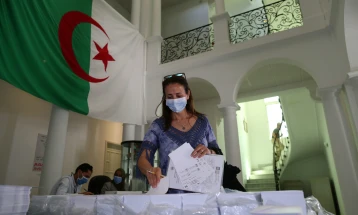 Владеачката ФЛН партија во Алжир победи на парламентарните избори