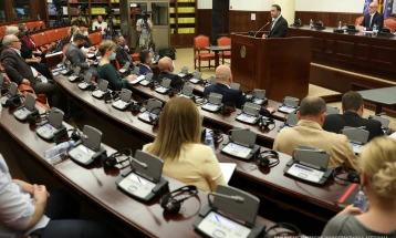 Османи реферираше пред пратениците за преговорите со Бугарија, за опозицијата тоа е задоцнето
