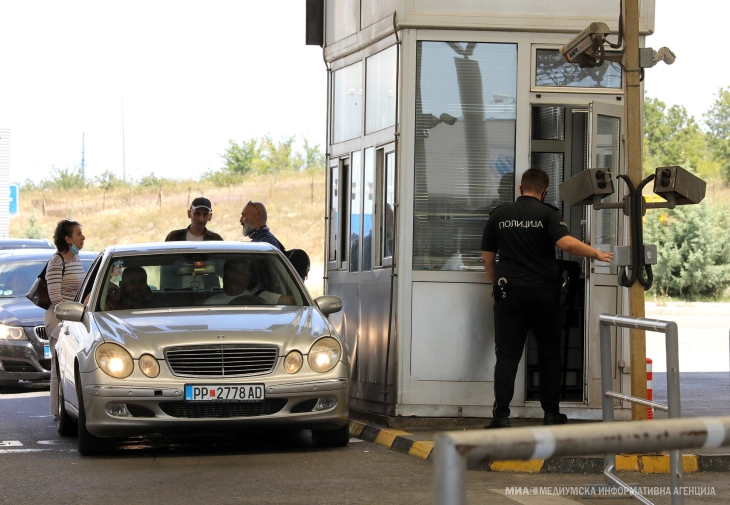 На граничниот премин Табановце се чека по 40 минути