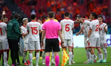 Овации на „Јохан Кројф“ и шпалир од соиграчите за Горан Пандев