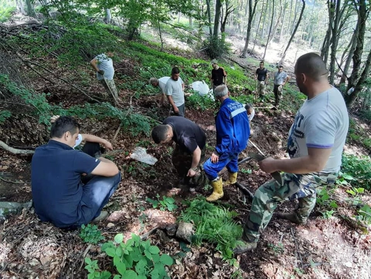 Жителите на Лешок собраа средства за дополнителни количини вода во системот