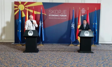 Заев: Нема да дозволиме никогаш да биде на маса македонскиот идентитет и јазик