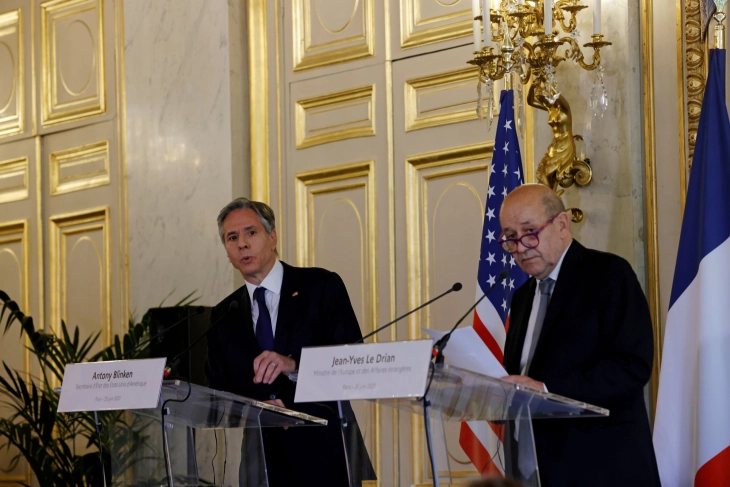 САД и Франција ги предупредија иранските власти за нуклеарниот договор