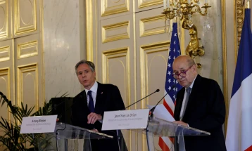 САД и Франција ги предупредија иранските власти за нуклеарниот договор