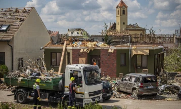 Расте бројот на жртви во разорното торнадо во Чешка, невремето уништи 2.000 куќи