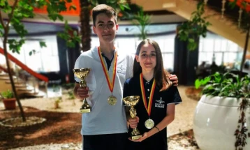 Брат и сестра близнаци станаа државни младински шампиони во шах