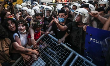 Илјадници демонстранти на улиците на Турција по излегувањето на Акара од Истанбулската конвенција