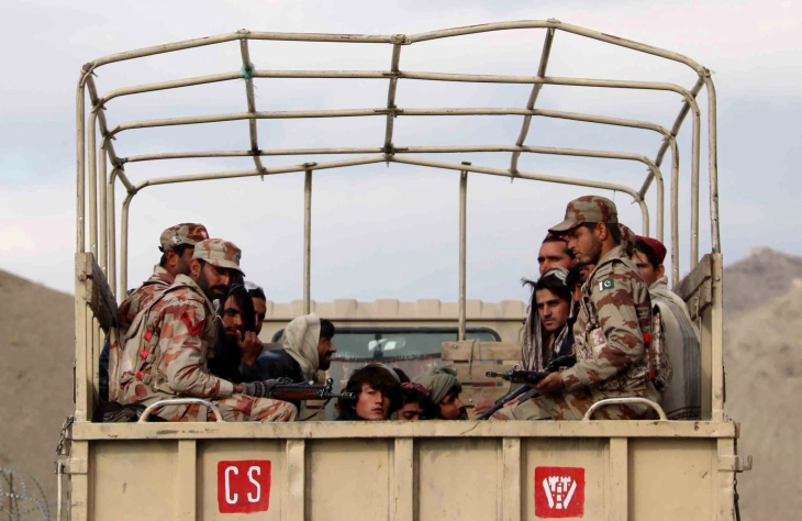 Над илјада авганистански војници побегнаа во Таџакистан