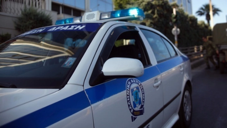 Маж во Атина со нож повреди случајни минувачи