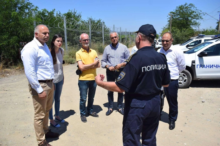 Директорот на БЈБ Тасевски во посета на јужната граница заедно со италијанскиот амбасадор Силвестри