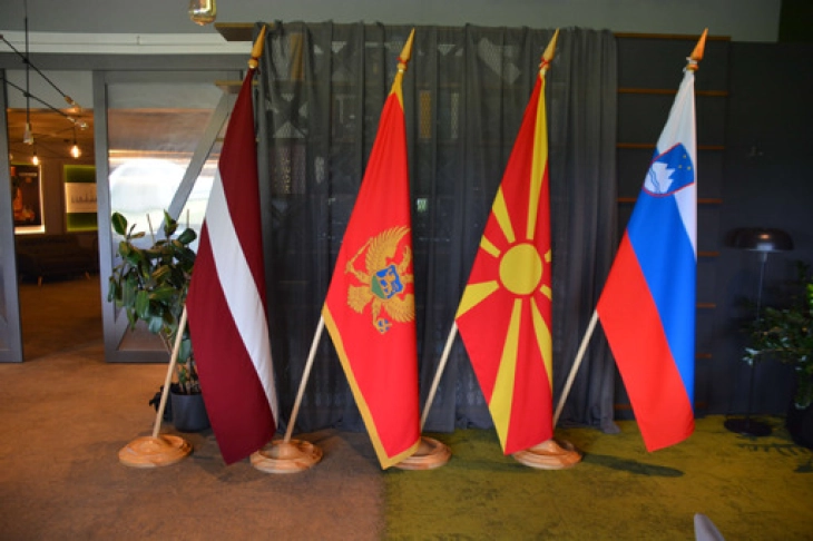 Шекеринска во Рига: Се разгледуваат можностите за учество во борбената група на Алијансата во Латвија