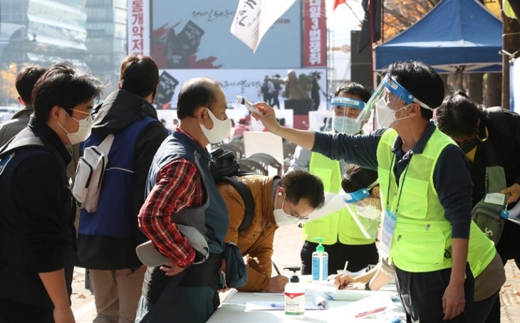 Јужна Кореја од понеделник повторно воведува рестриктивни мерки