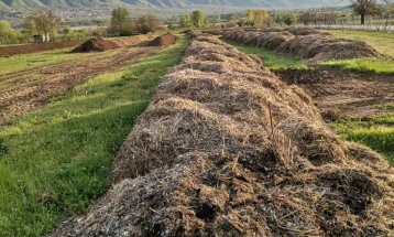 Купиштата земјоделски отпад во струмичко со компостирање можат да се претворат во „црно злато“