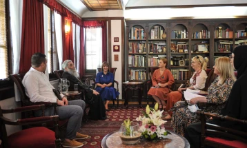 Министерката Царовска во посета на Бигорскиот манастир