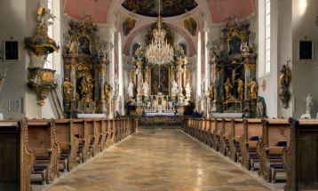 Над 440.000 верници во Германија ги напуштија Католичката и Протестантската црква