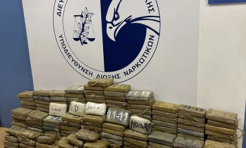 Во контејнер од Гватемала со вреќи за кафе на атинското пристаниште откриени над 350 килограми кокаин
