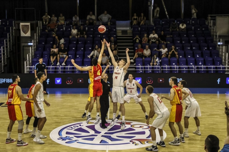 Младите македонски кошаркари претрпеа висок пораз од Унгарија