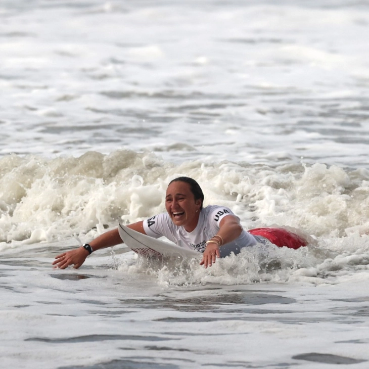 Американката Мур стана првата олимписка шампионка во сурфање