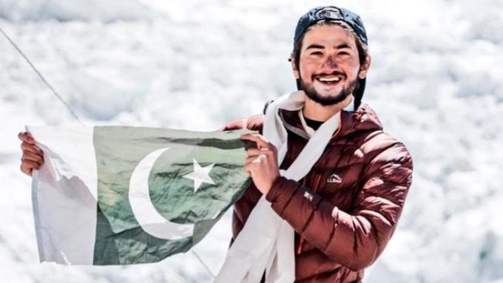 Пакистанецот Кашиф најмлад алпинист кој се искачи на К2