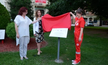 Американската амбасадорка Брнз и градоначалничката Петровска открија две спомен-обележја во Битола