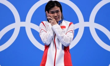 Кинеската Ши Тингмао стана трикратен олимписки шампион во скокови во вода