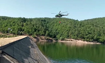 Хеликоптери на Армијата го гасат пожарот над Пасјак